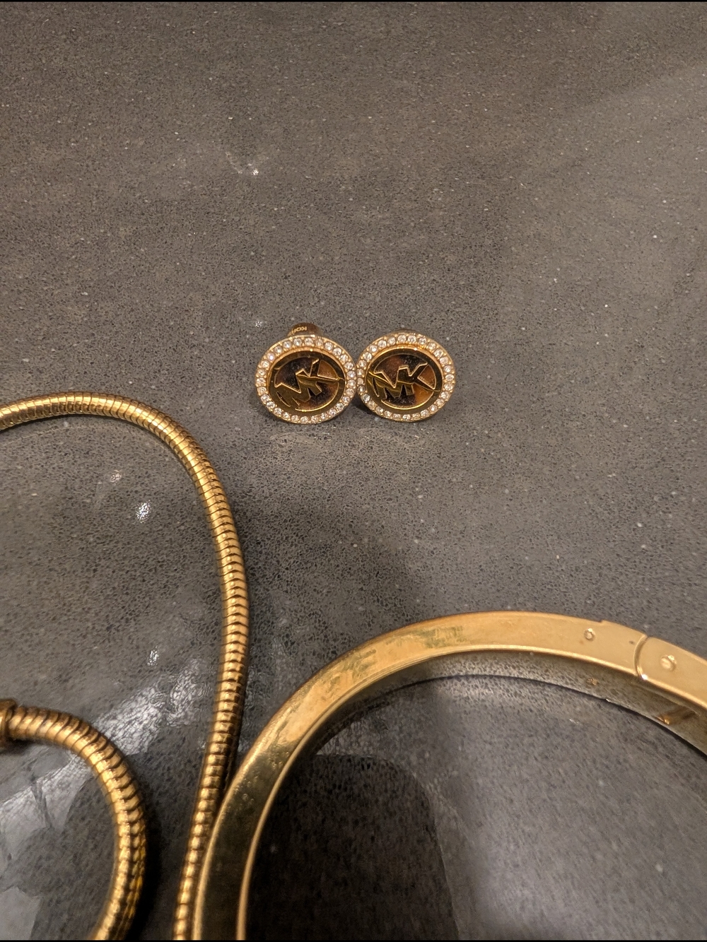 Michael Kors Gold Tone Tortoise Horn Pendant Necklace, Bracelet and Earrings - Picture 8 of 11